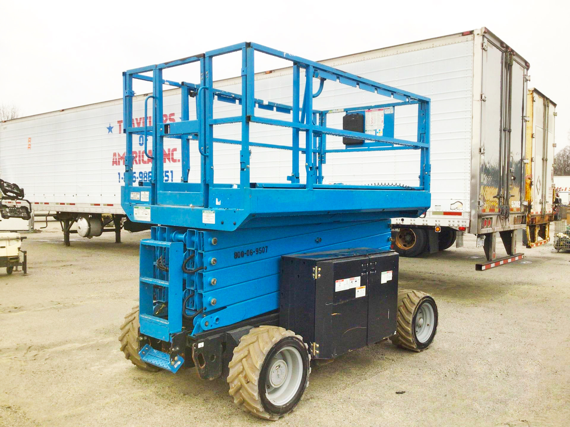 2015 GENIE GS4069 Electric Scissor lift - Image 3