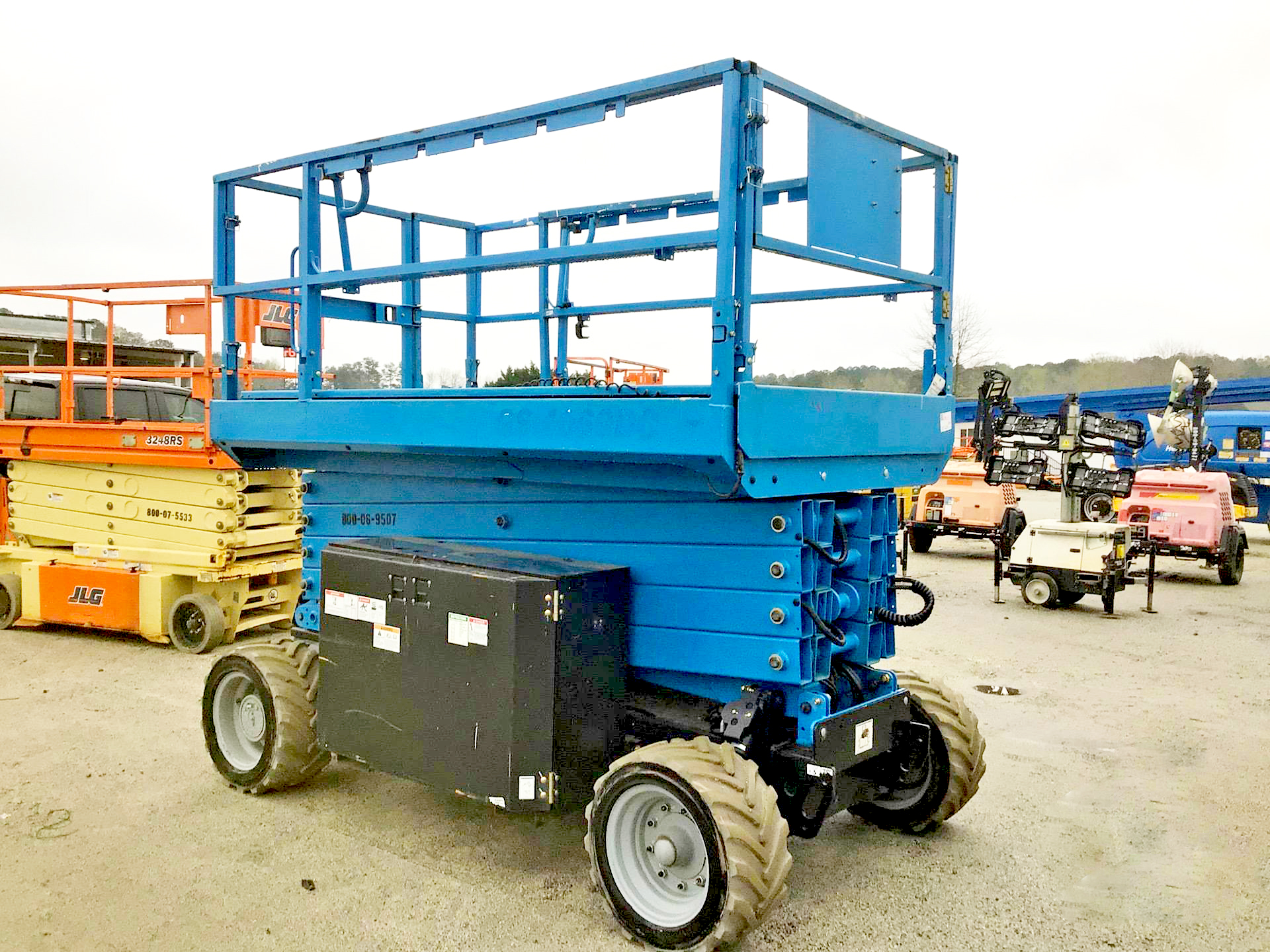 2015 GENIE GS4069 Electric Scissor lift - Image 2