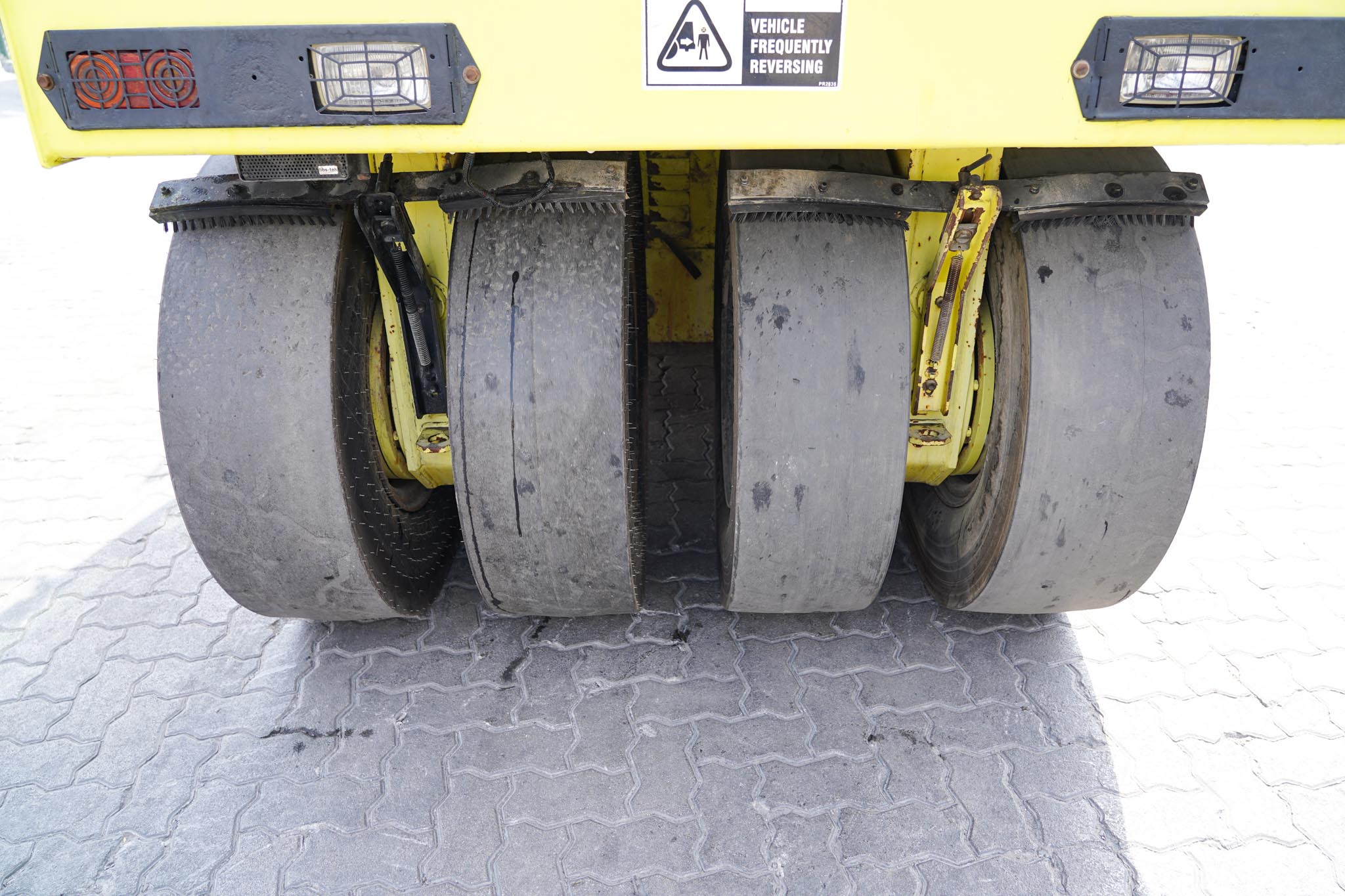 2008 Ammann AP 240 8 Wheel Pneumatic Roller - Image 10