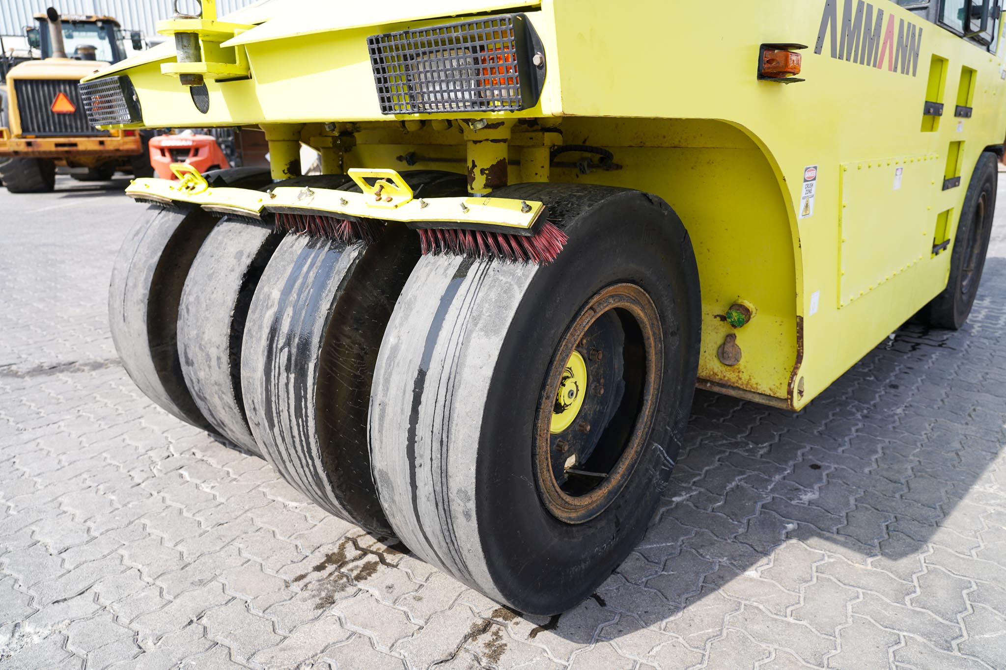2007 Ammann AP 240 8 Wheel Pneumatic Roller - Image 9