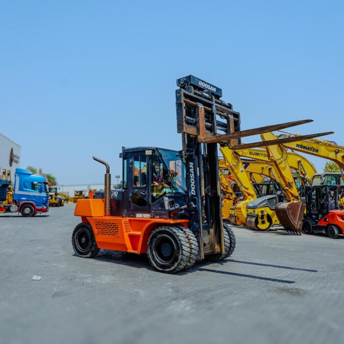 2014 DOOSAN D130S-5 12.50 Ton 27900 lb Pneumatic Tire Forklift