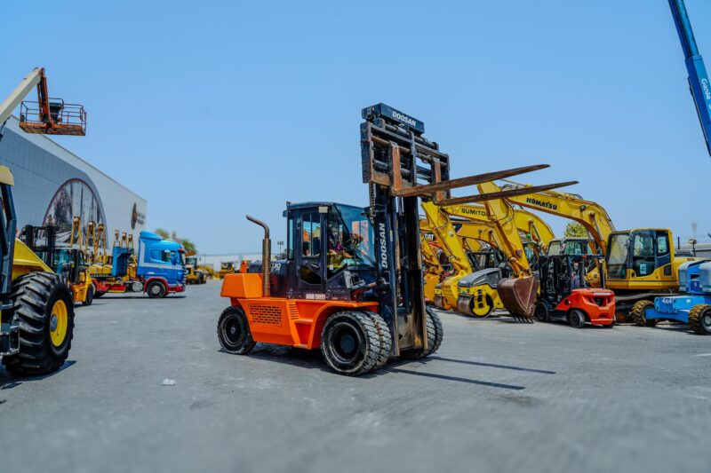 2014 DOOSAN D130S-5 12.50 Ton 27900 lb Pneumatic Tire Forklift