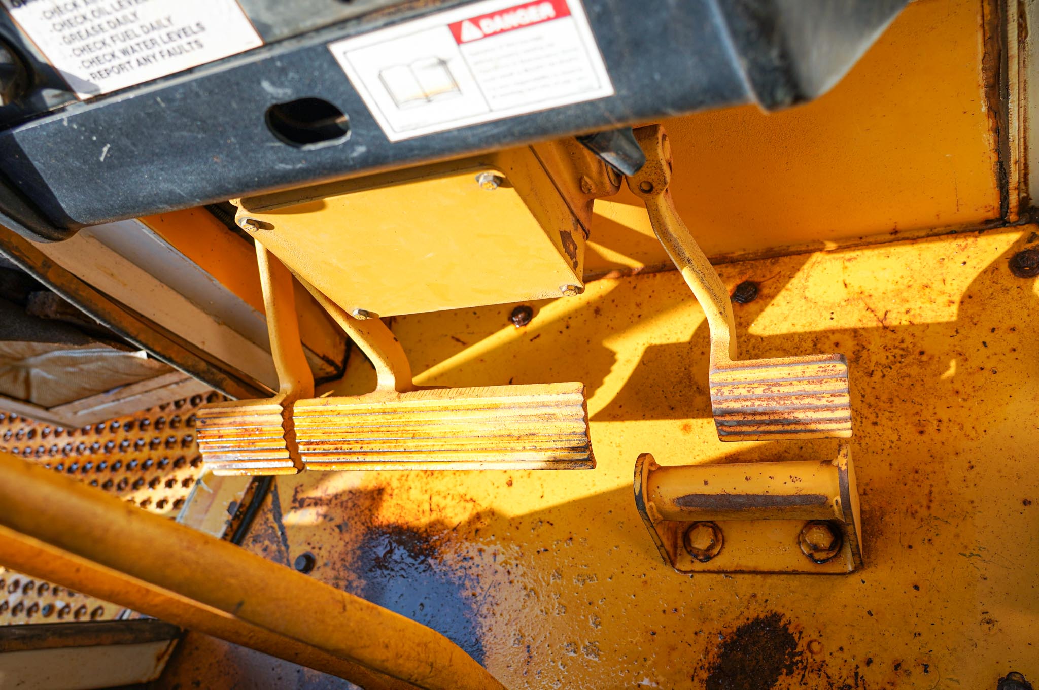 1999 CAT 572R Pipe Layer - Image 17