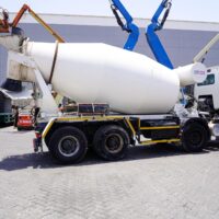 2019 RENAULT K440 Cement Mixer - Image 2