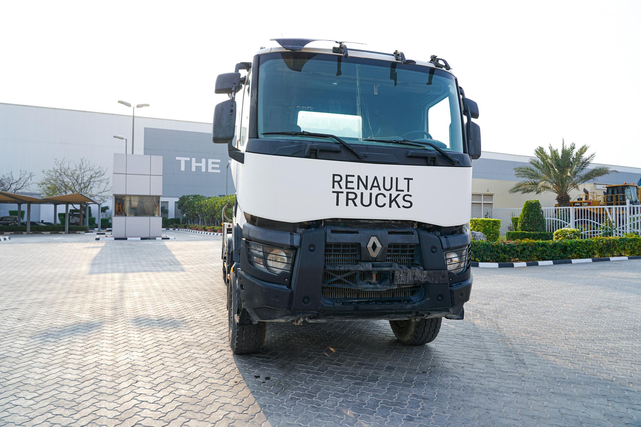 2019 RENAULT K440 8X4X2 Cement Mixer Truck - Image 5