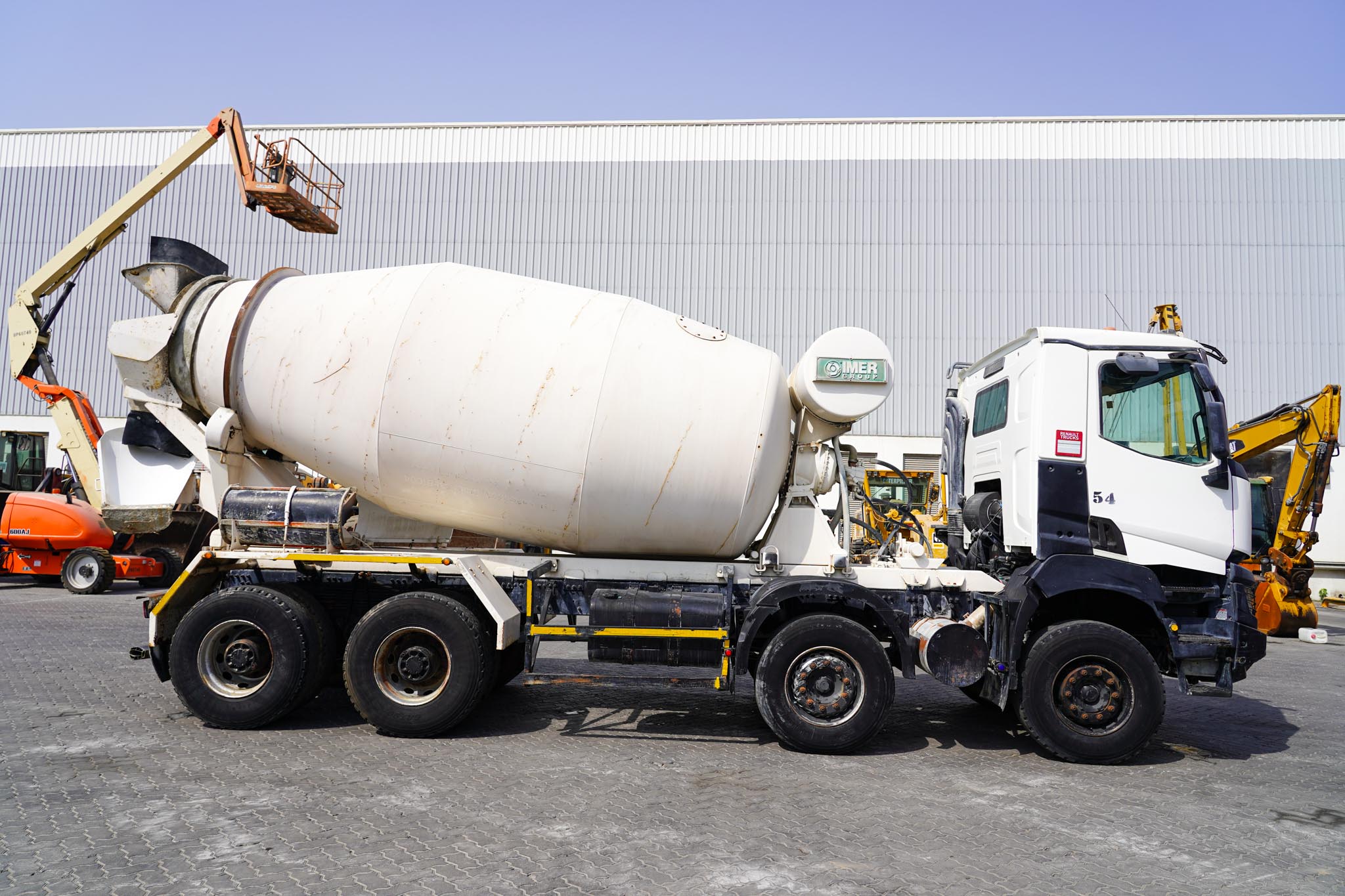 2019 RENAULT K440 Cement Mixer - Image 5