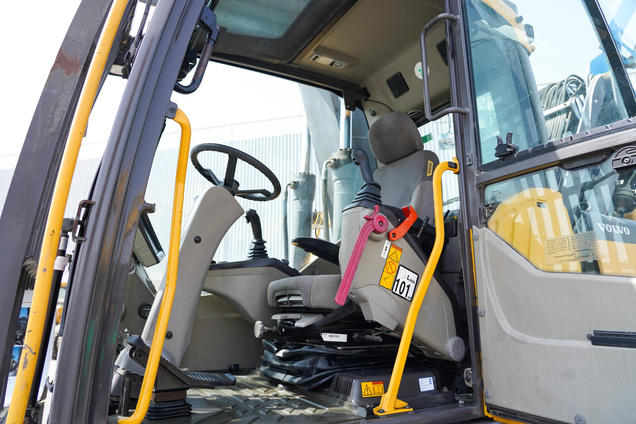2014 VOLVO EW160D Wheel Excavator - Image 26