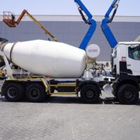 2019 RENAULT K440 Cement Mixer - Image 3