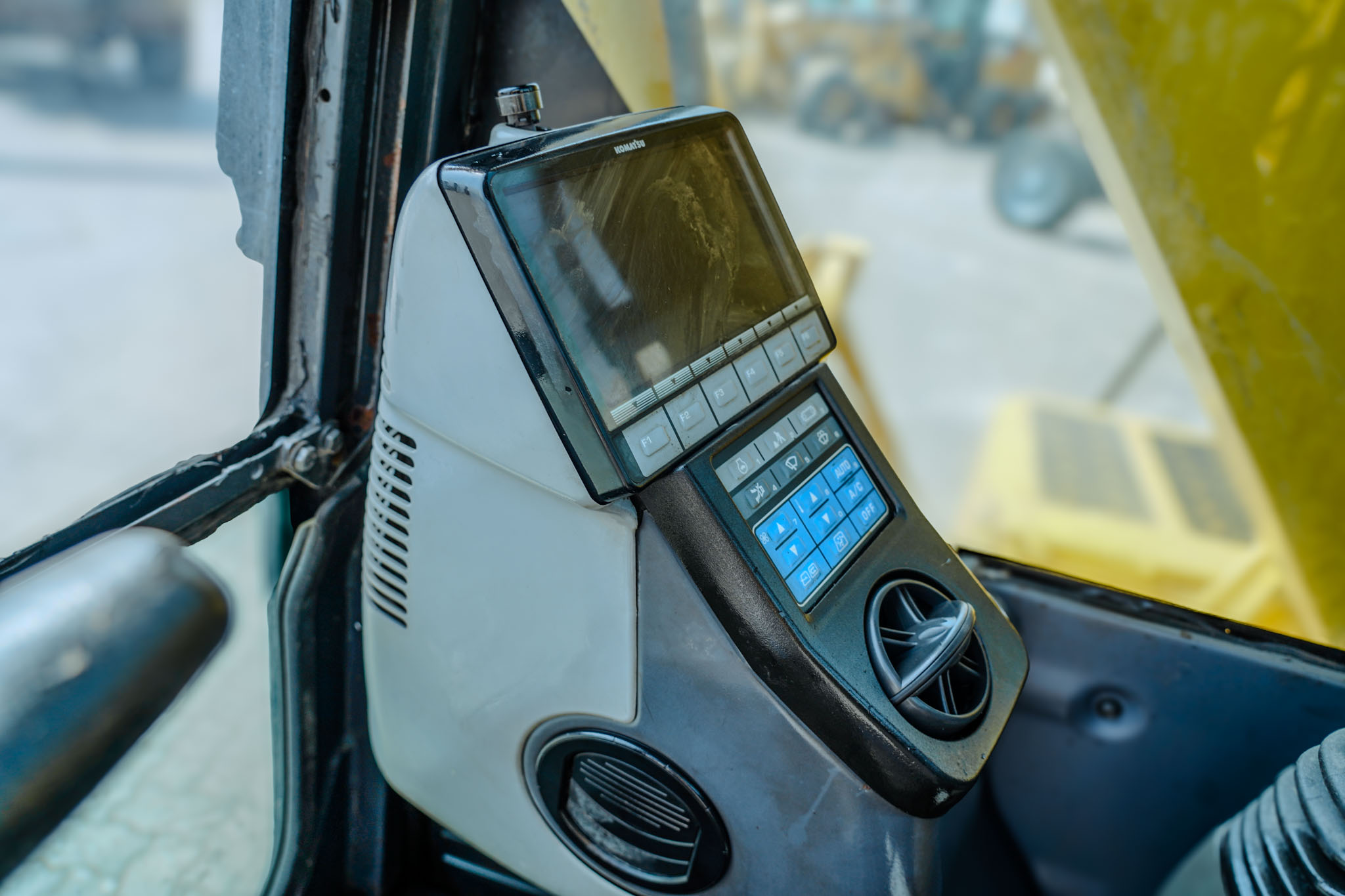 2012 KOMATSU PC70-8 Hydraulic Excavator - Image 23