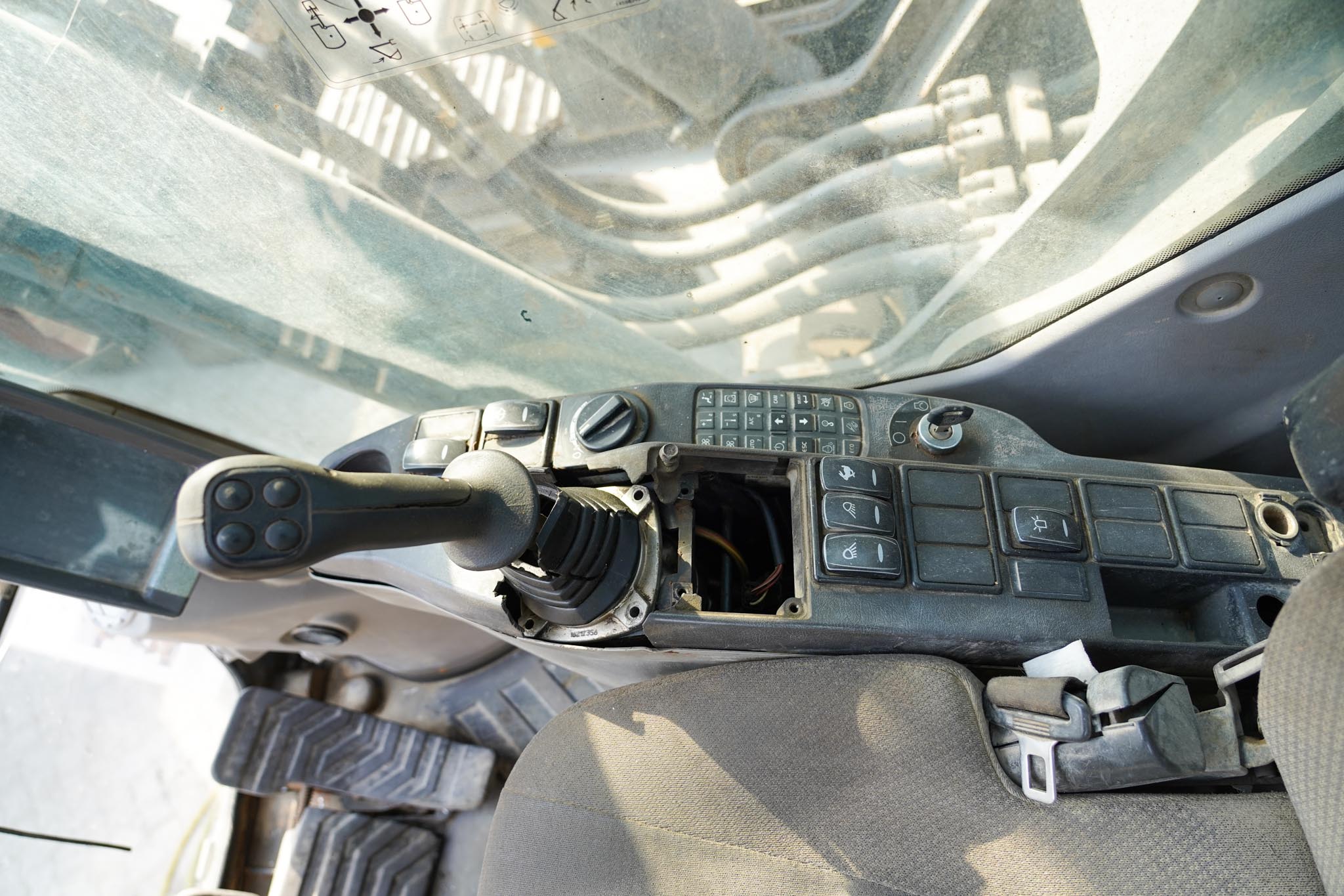 2017 VOLVO EC480DL Tracked Excavator - Image 30