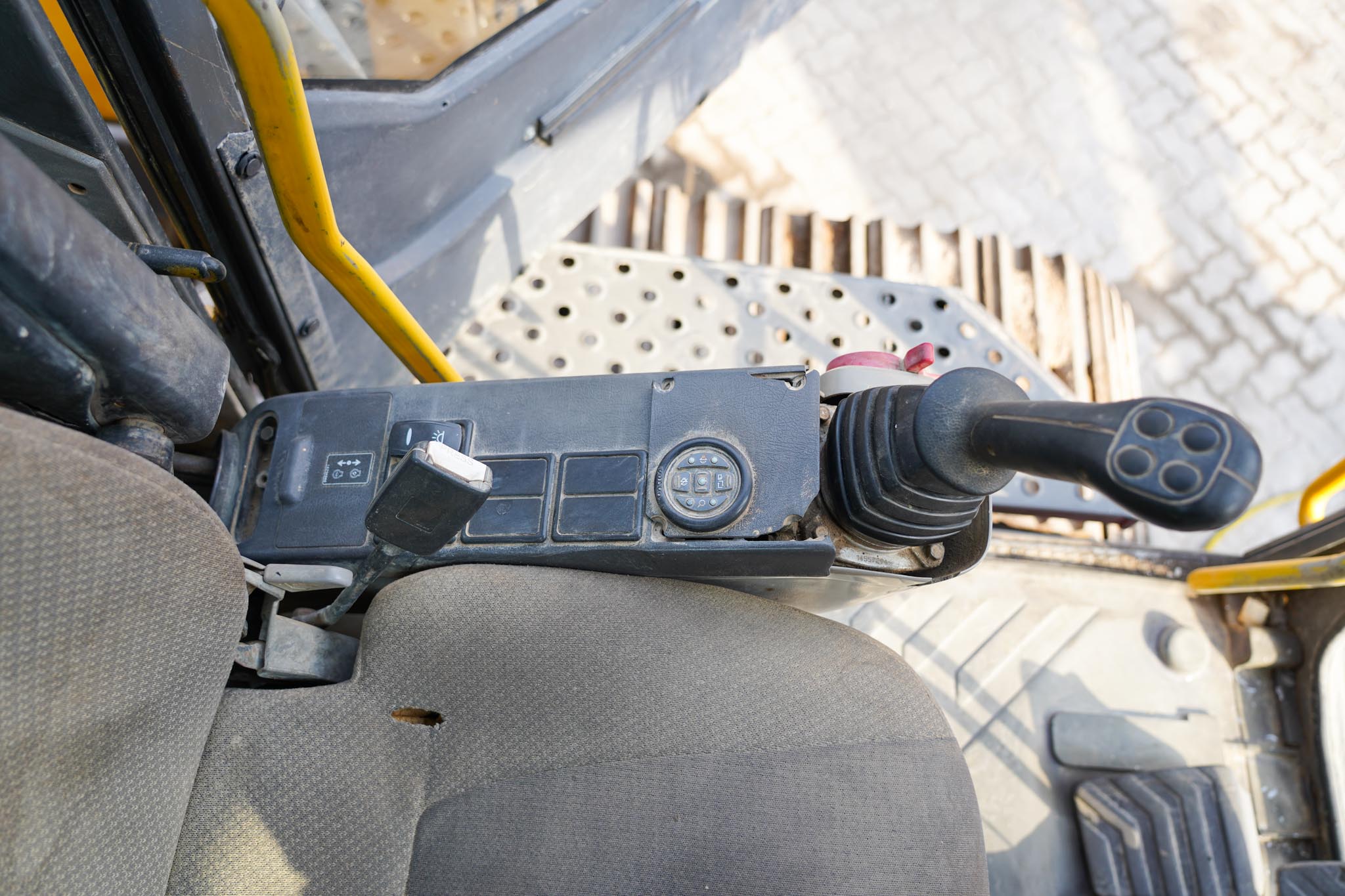 2017 VOLVO EC480DL Tracked Excavator - Image 31