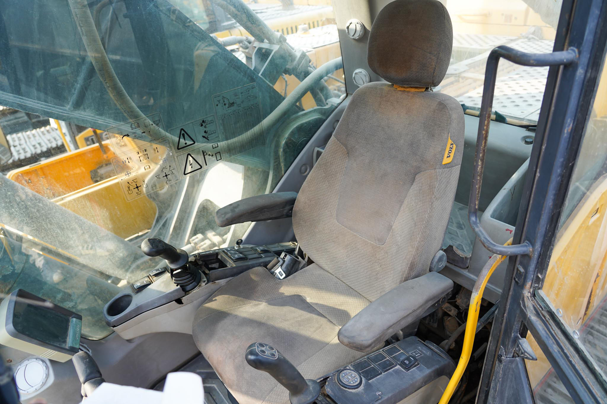 2017 VOLVO EC480DL Tracked Excavator - Image 33