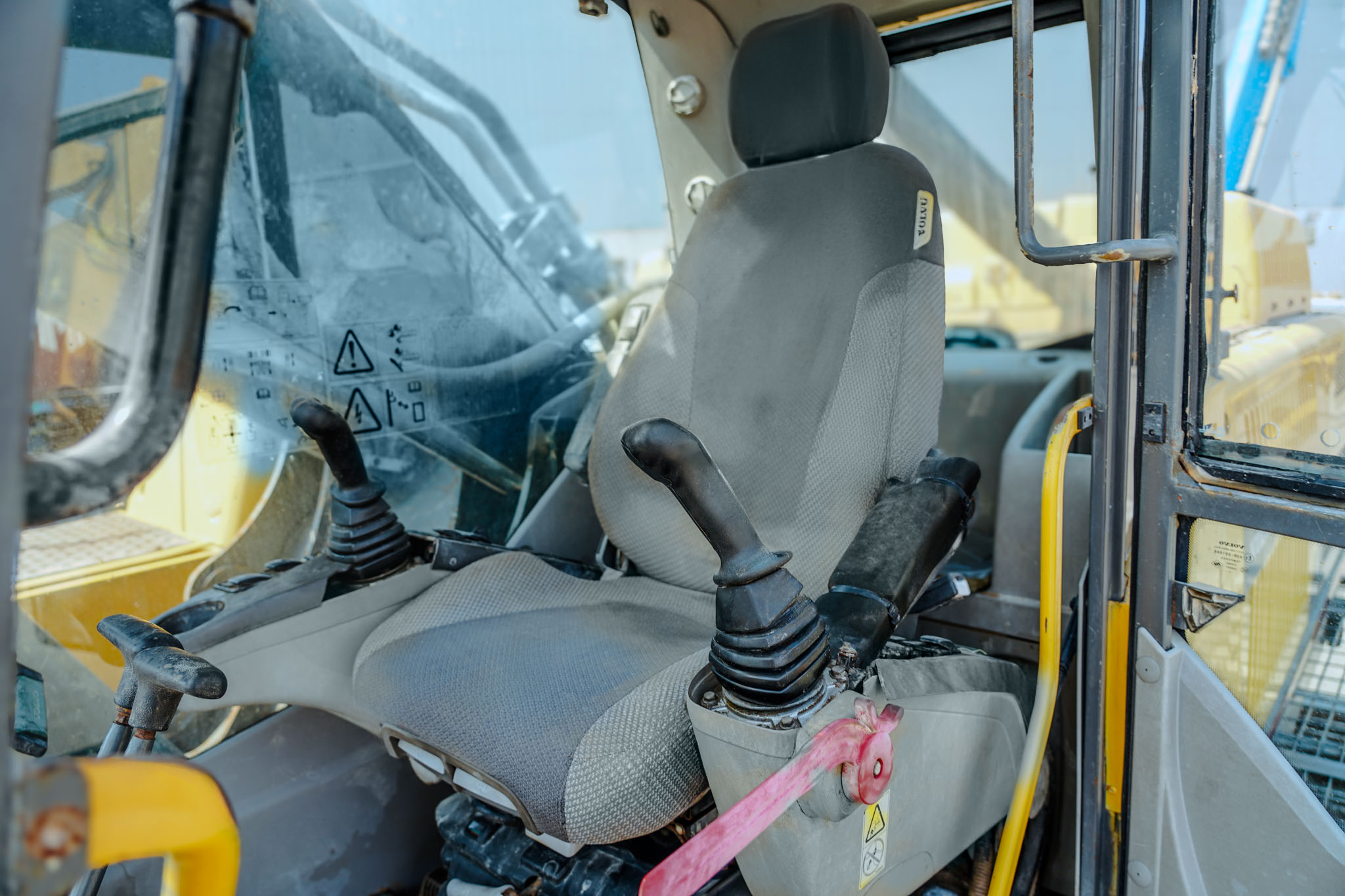 2017 VOLVO EC480DL Tracked Excavator - Image 9