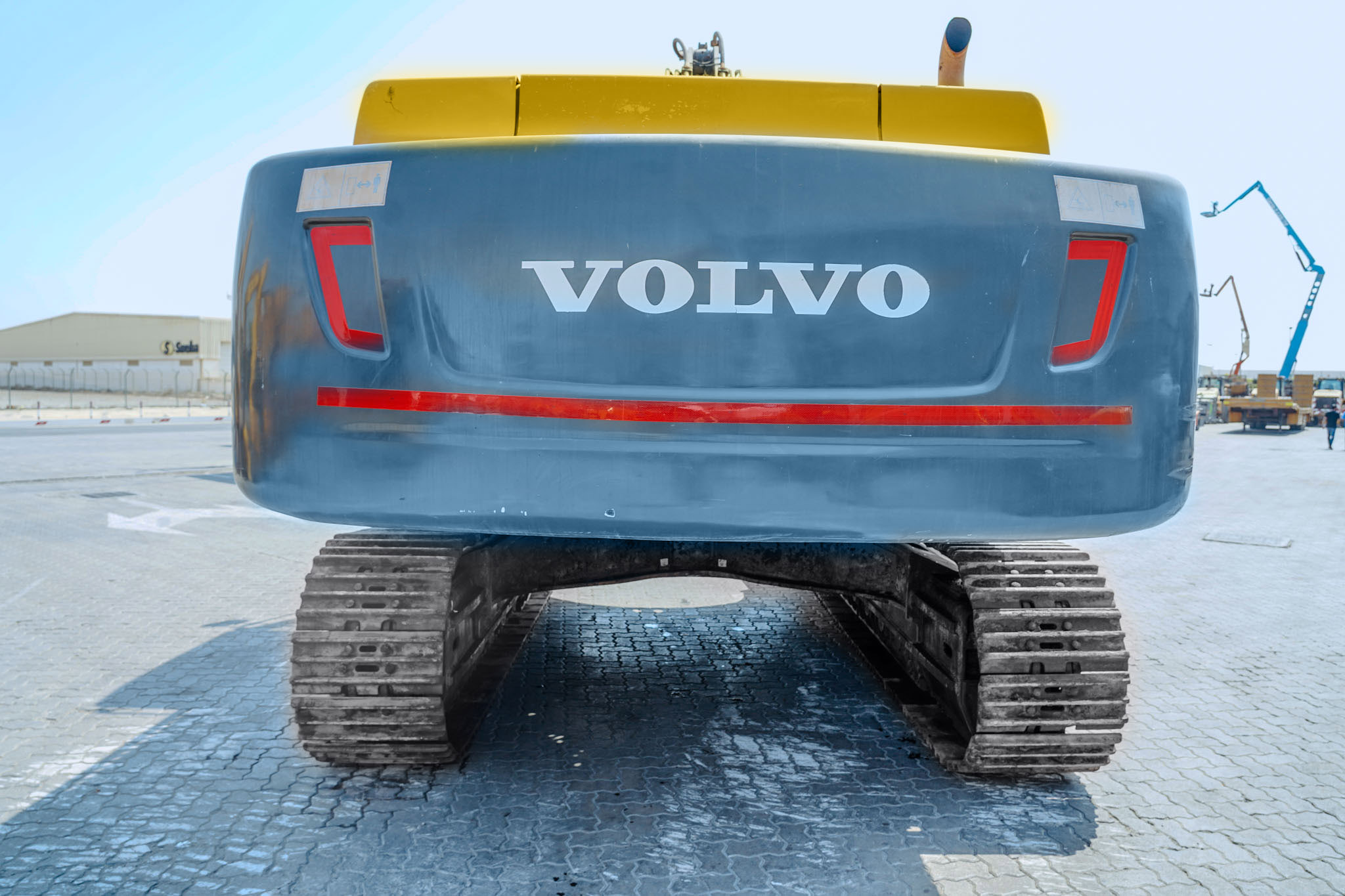 2017 VOLVO EC480DL Tracked Excavator - Image 18