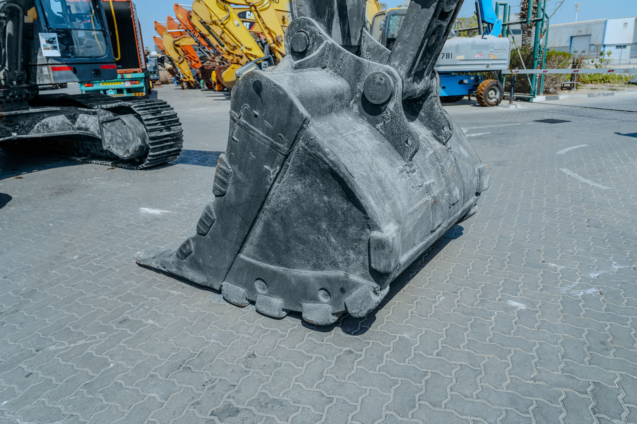 2017 VOLVO EC480DL Tracked Excavator - Image 32