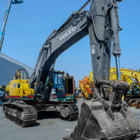 2017 VOLVO EC480DL Tracked Excavator - Image 2