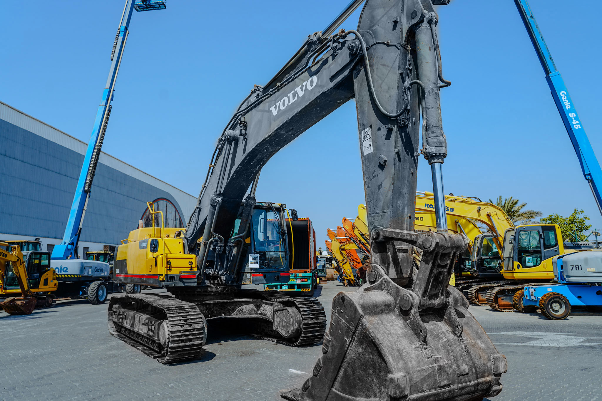 2017 VOLVO EC480DL Tracked Excavator - Image 2