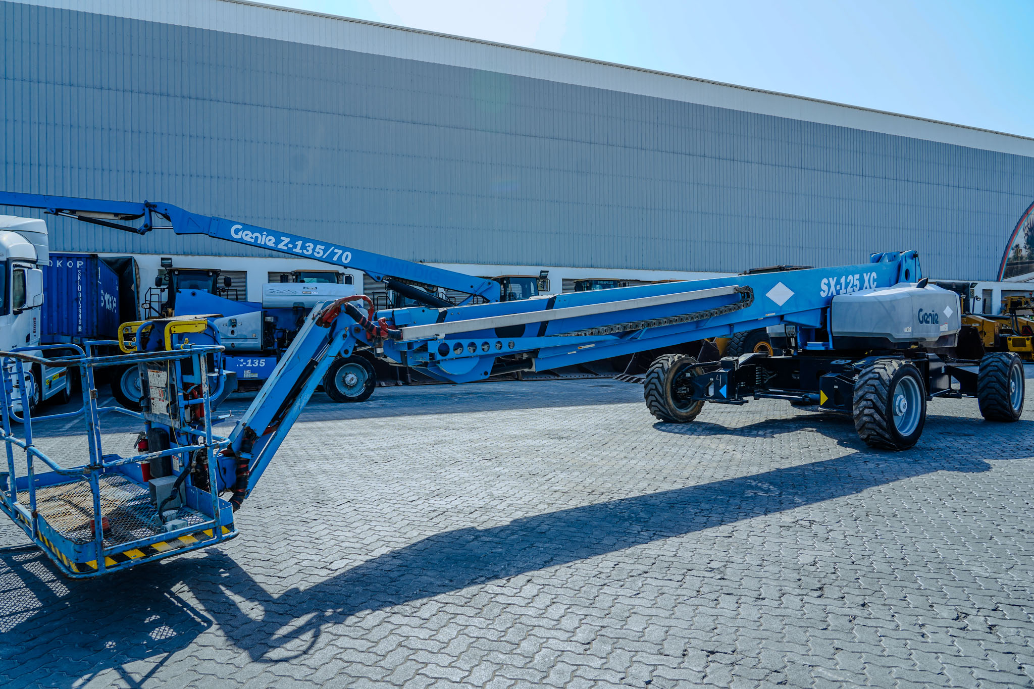 2018 GENIE SX-125XC 4WD Diesel Boom Lift 38.10 m - Image 2