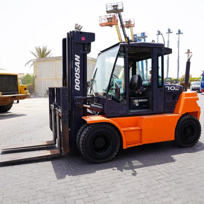 2015 DOOSAN D70S-7 13600 lb Forklift