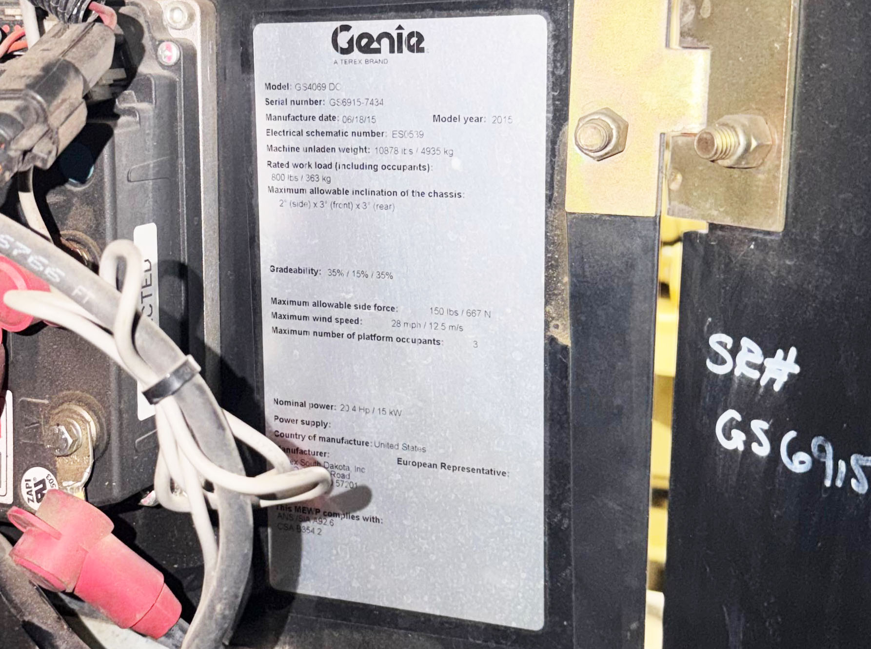 2015 GENIE GS4069 Electric Scissor lift - Image 5