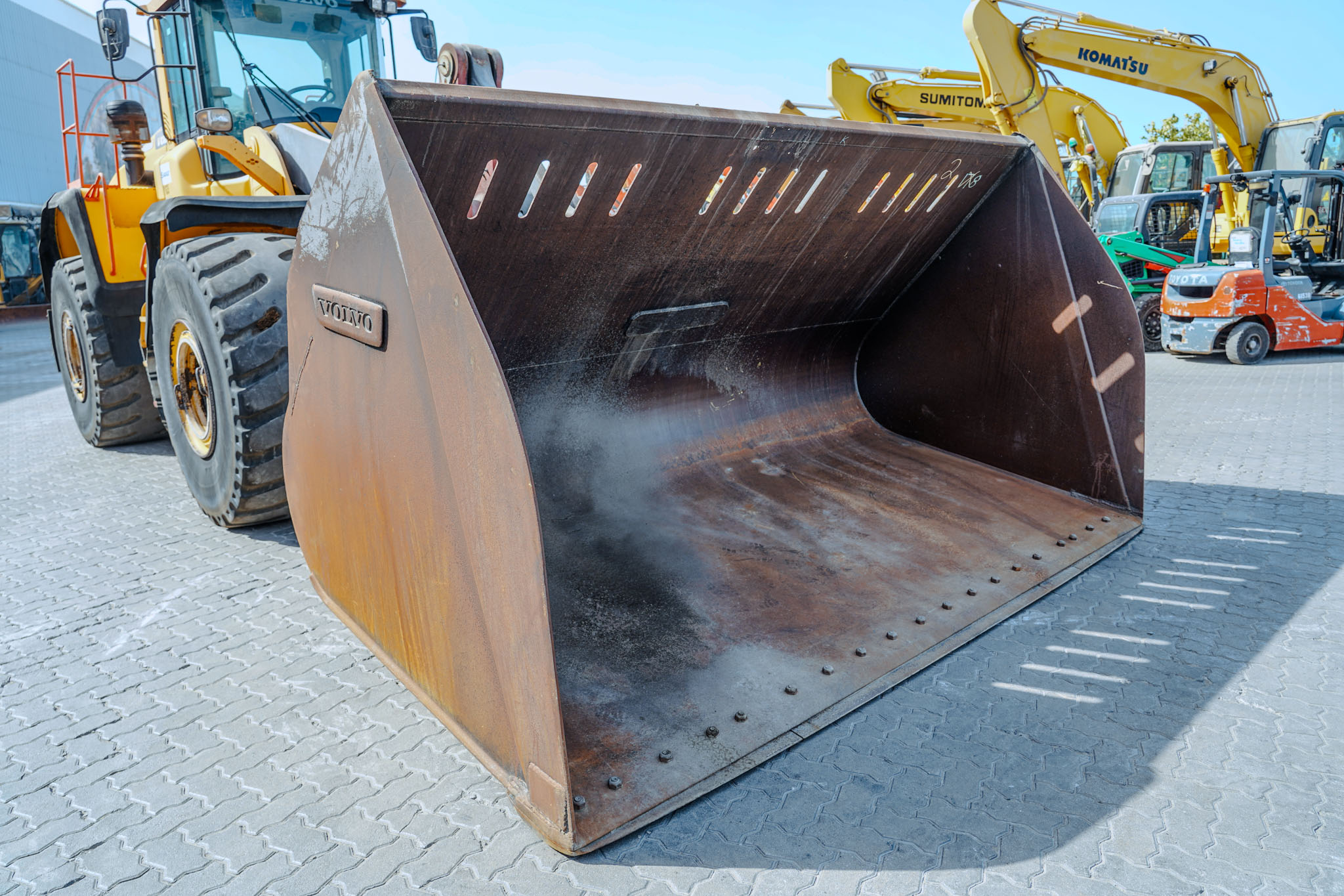 2017 VOLVO L220H Wheel Loader - Image 4