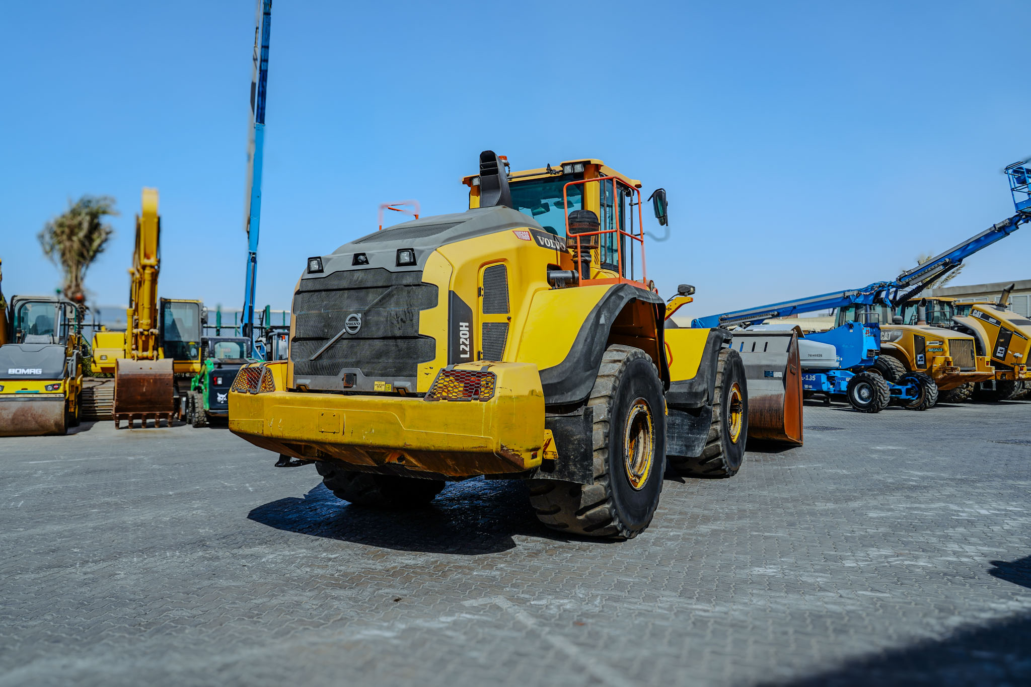 2017 VOLVO L220H Wheel Loader - Image 12