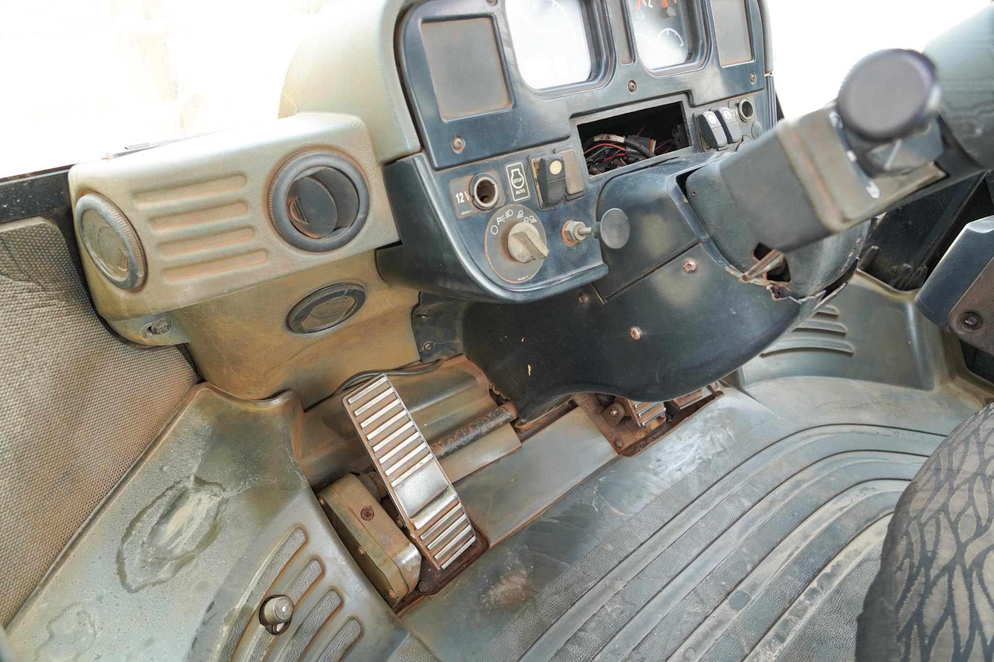 2013 Caterpillar 966H Wheel Loader - Image 2