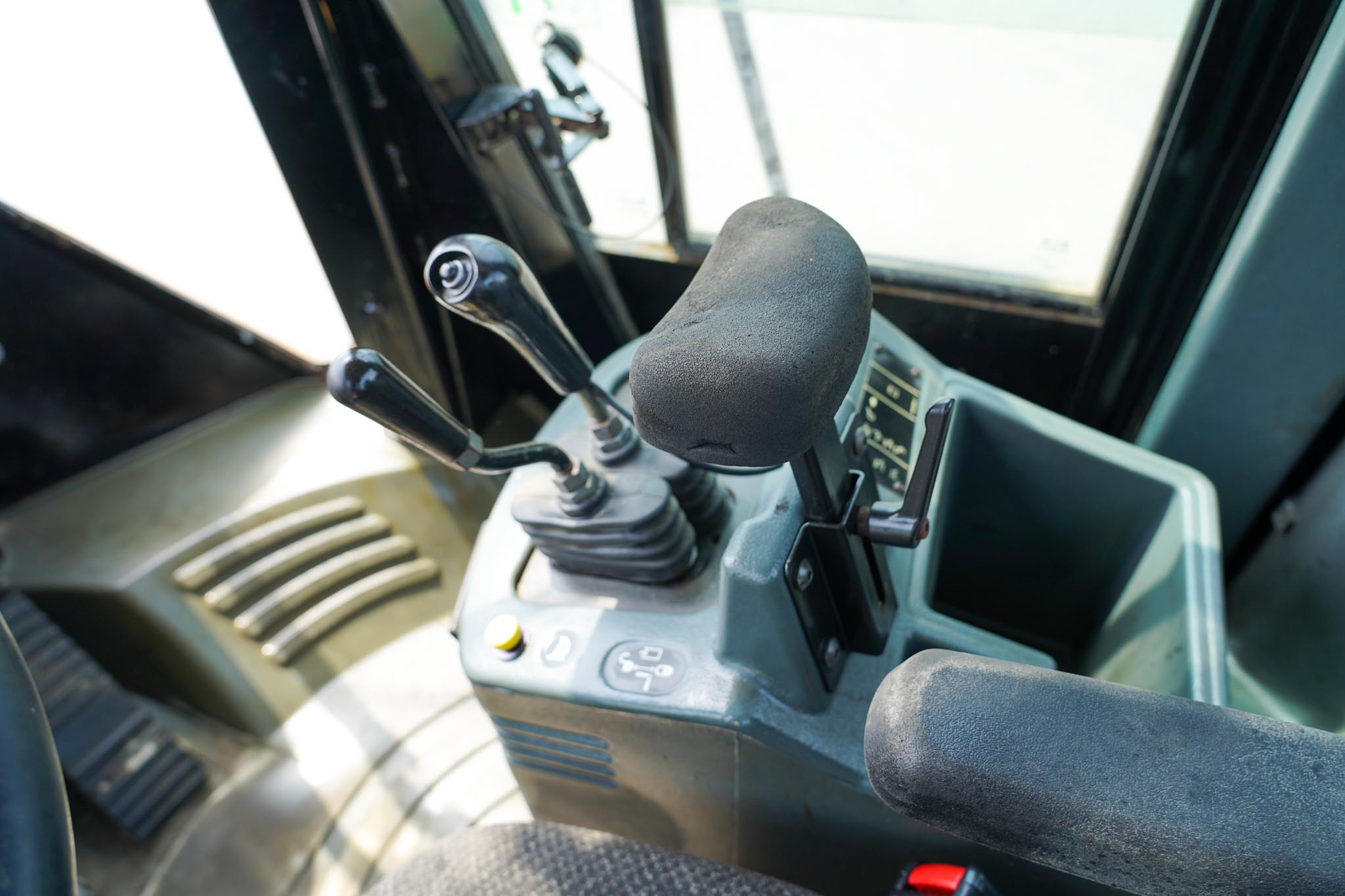 2005 CAT 966G Series II Wheel Loader - Image 33