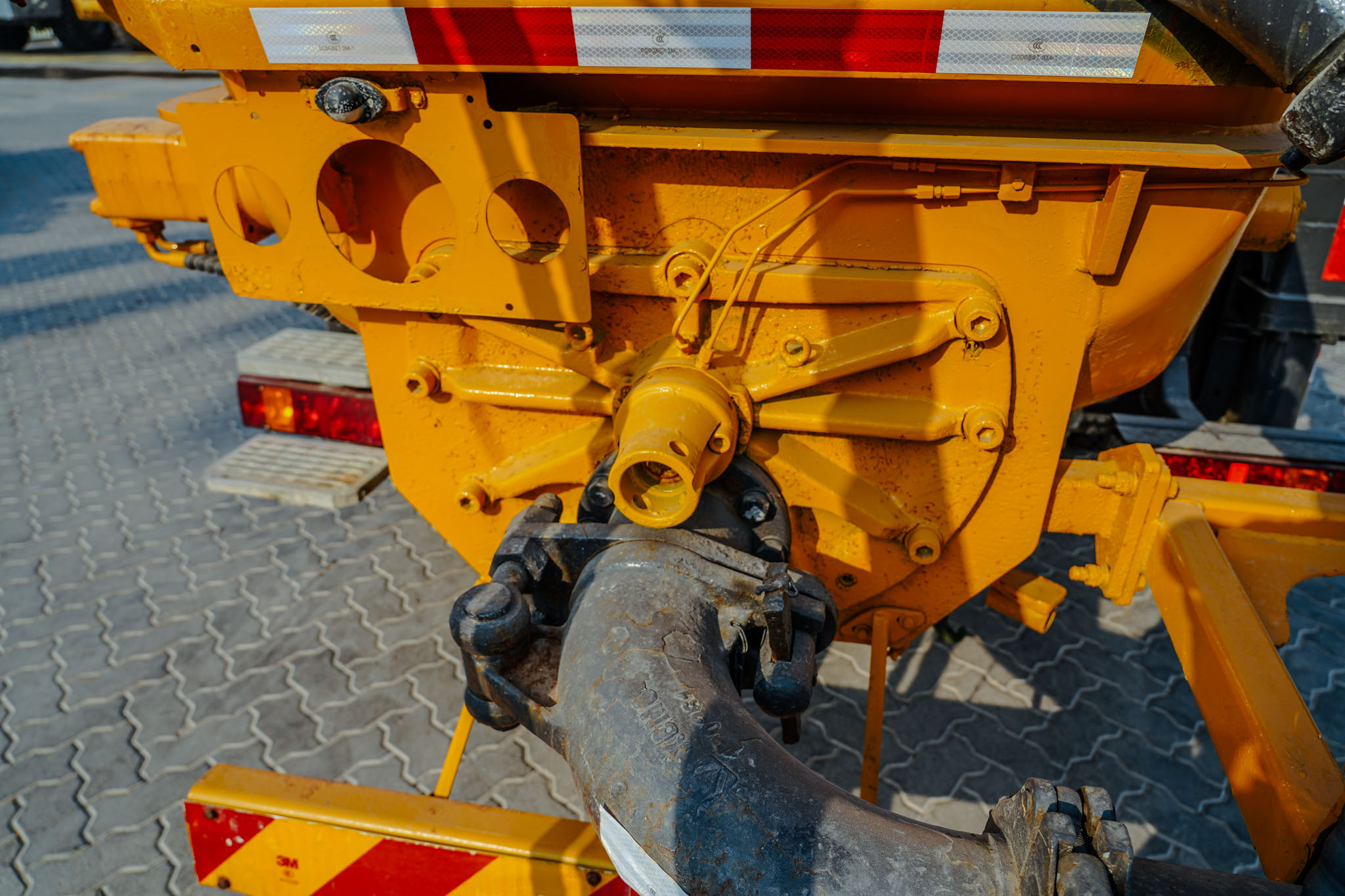 2021 XCMG Schwing XZS5180TPJ 18 m on 2020 howo T5G 180 4x2 Concrete Pump Truck - Image 16