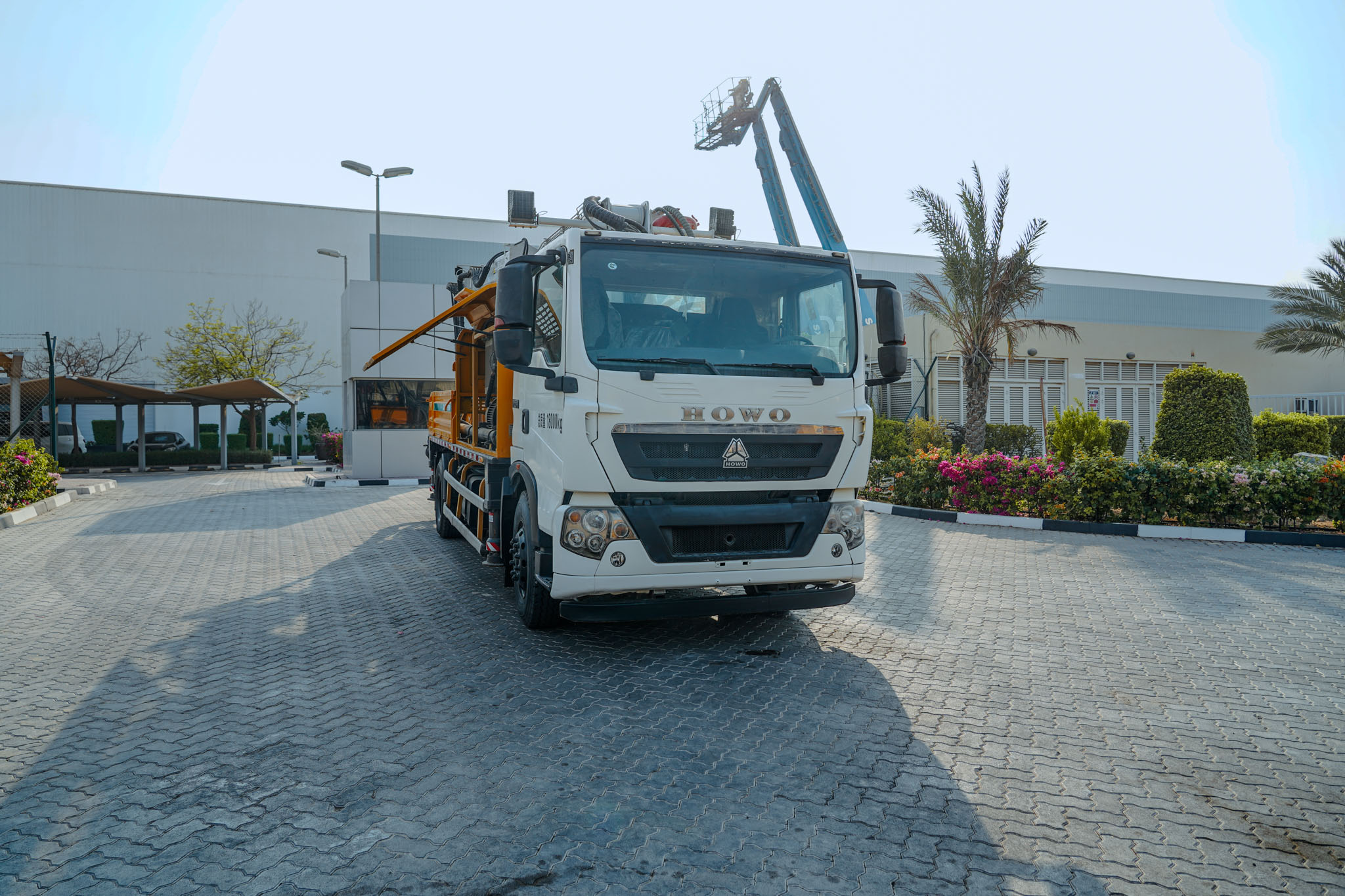 2021 XCMG Schwing XZS5180TPJ 18 m on 2020 howo T5G 180 4x2 Concrete Pump Truck - Image 2
