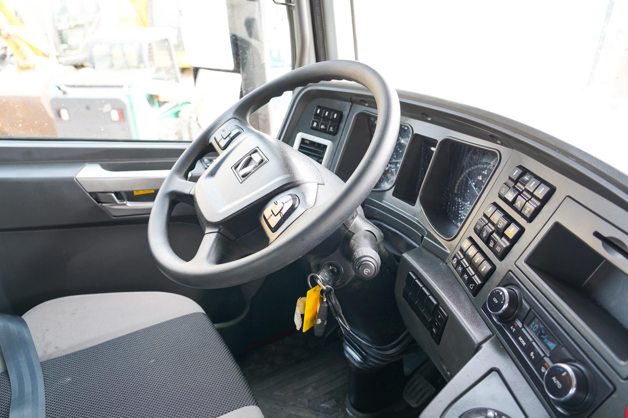 2020 XCMG XGA4250D6WC 6x4 Sleeper Truck Tractor (Unused) - Image 19
