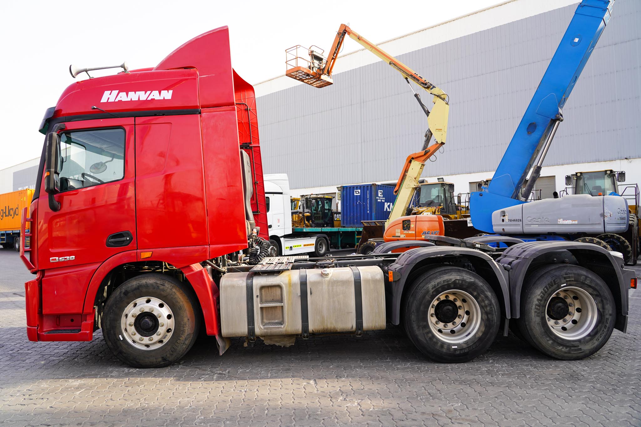 2020 XCMG XGA4250D6WC 6x4 Sleeper Truck Tractor (Unused) - Image 9