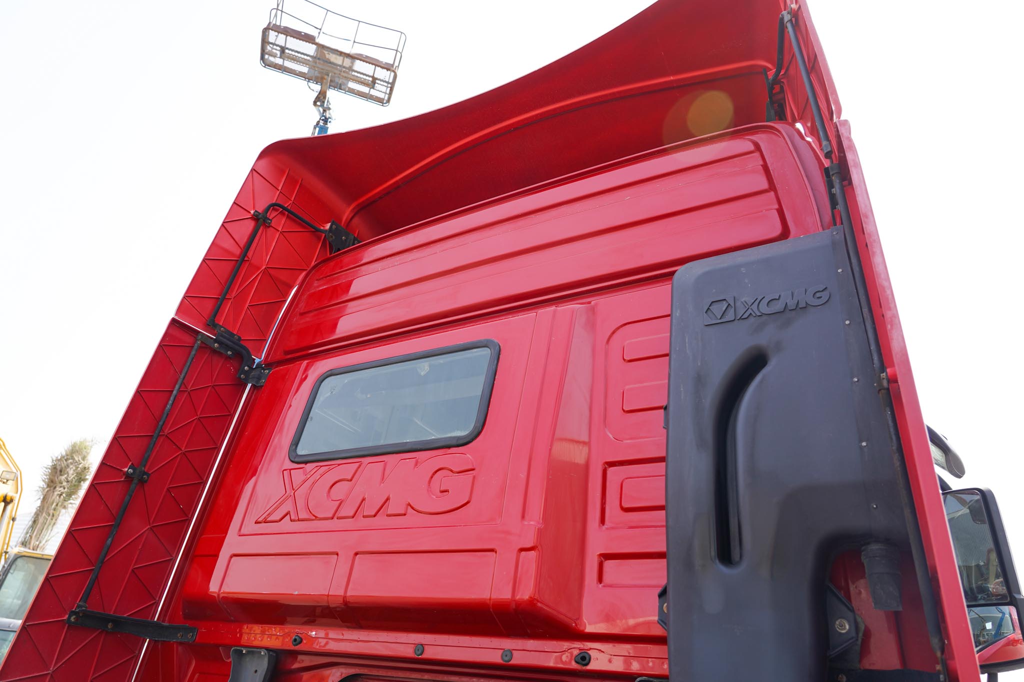 2020 XCMG XGA4250D6WC 6x4 Sleeper Truck Tractor (Unused) - Image 46