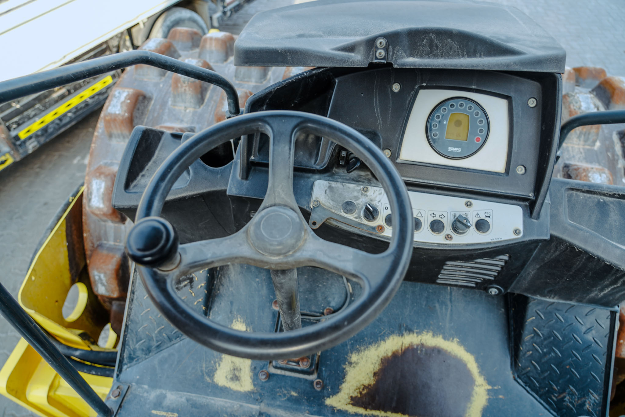2013 BOMAG BW211 PD-40 Padfoot Drum Compactor - Image 28