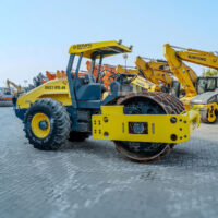 2013 BOMAG BW211 PD-40 Padfoot Drum Compactor - Image 4