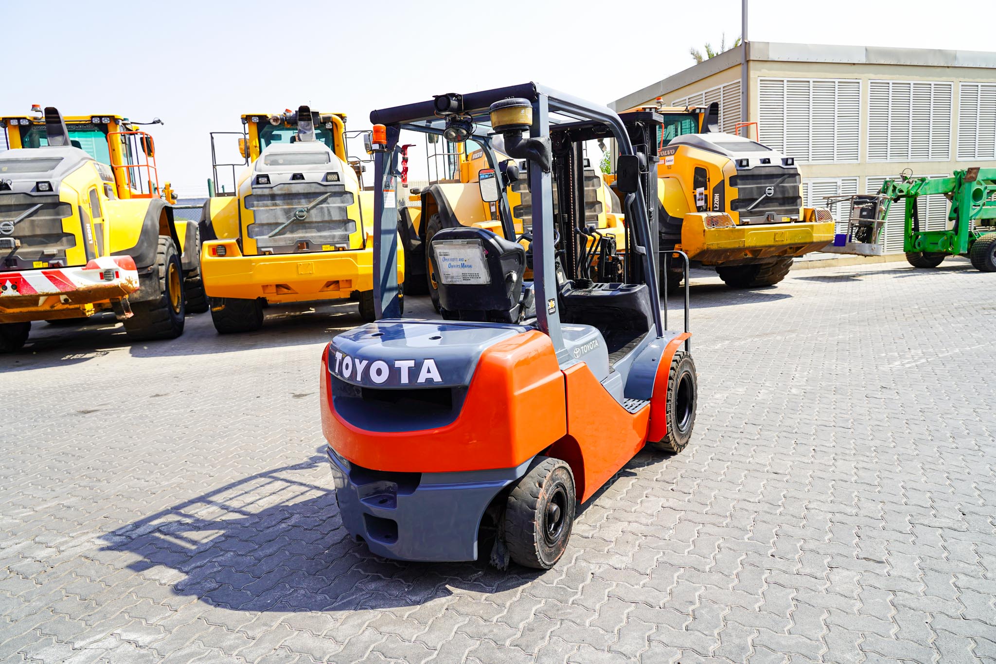 2018 Toyota 8FDU25 4500 lb Pneumatic Tire Forklift - Image 3