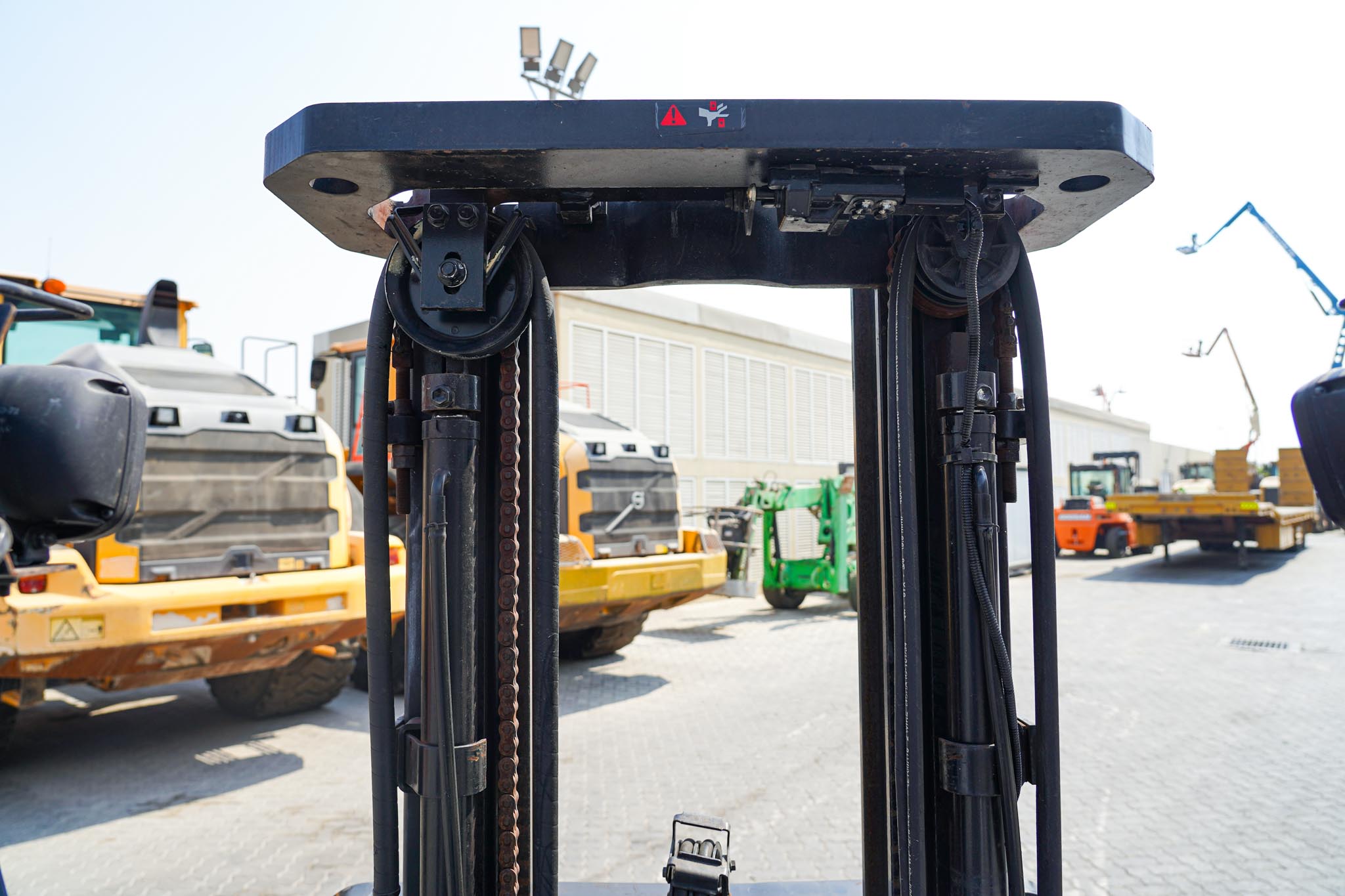 2018 Toyota 8FDU25 4500 lb Pneumatic Tire Forklift - Image 13