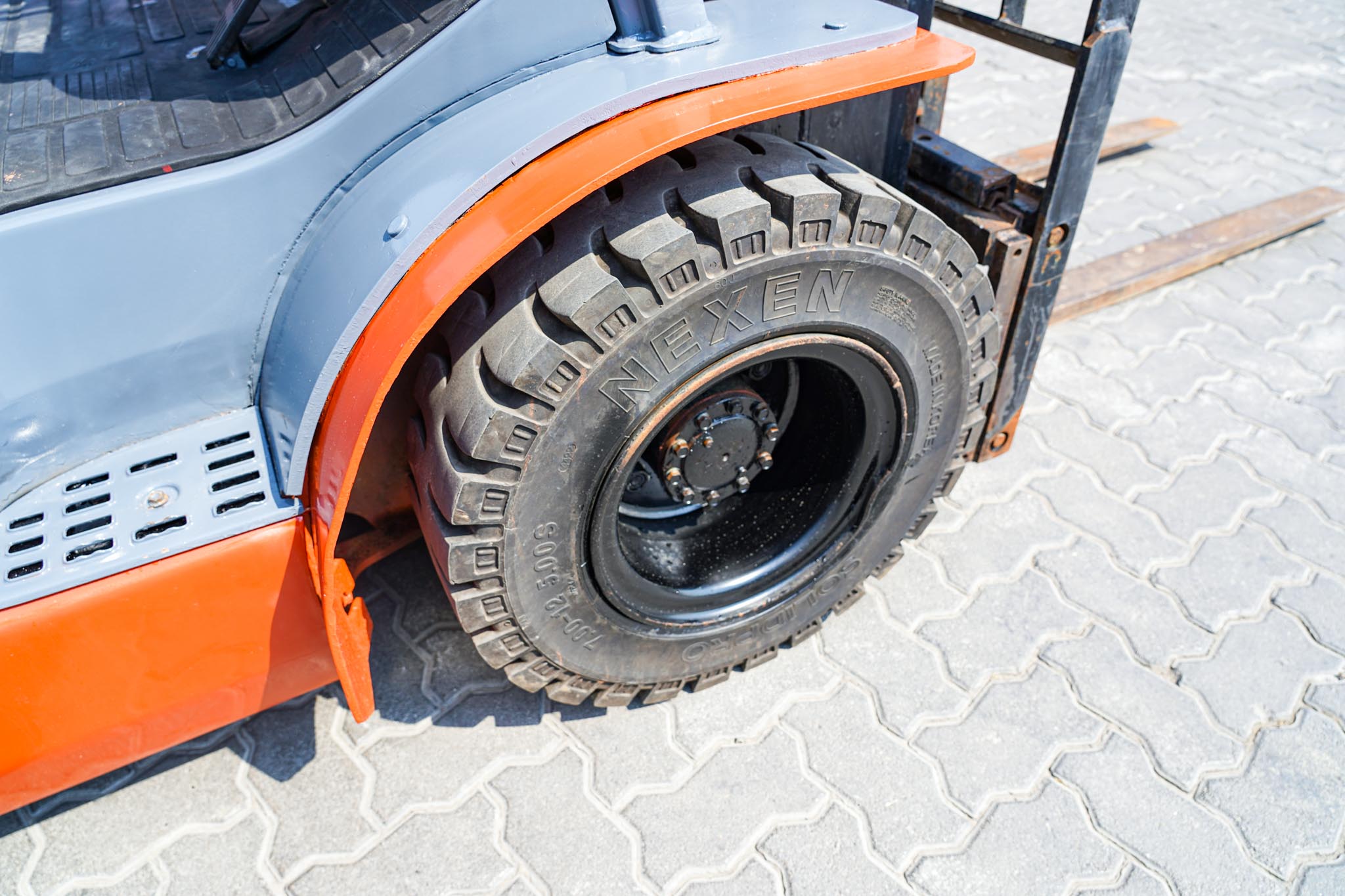 2018 Toyota 8FDU25 4500 lb Pneumatic Tire Forklift - Image 23