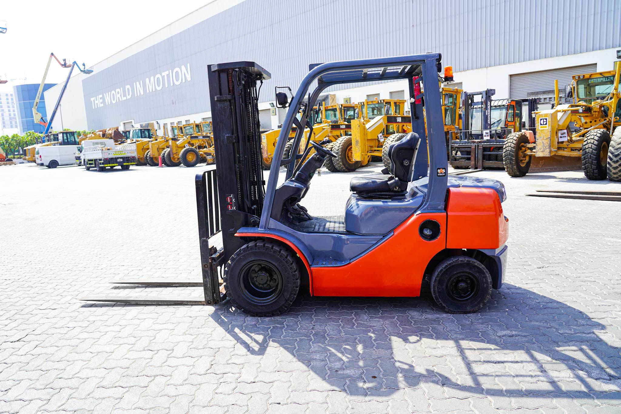 2018 Toyota 8FDU25 4500 lb Pneumatic Tire Forklift - Image 5
