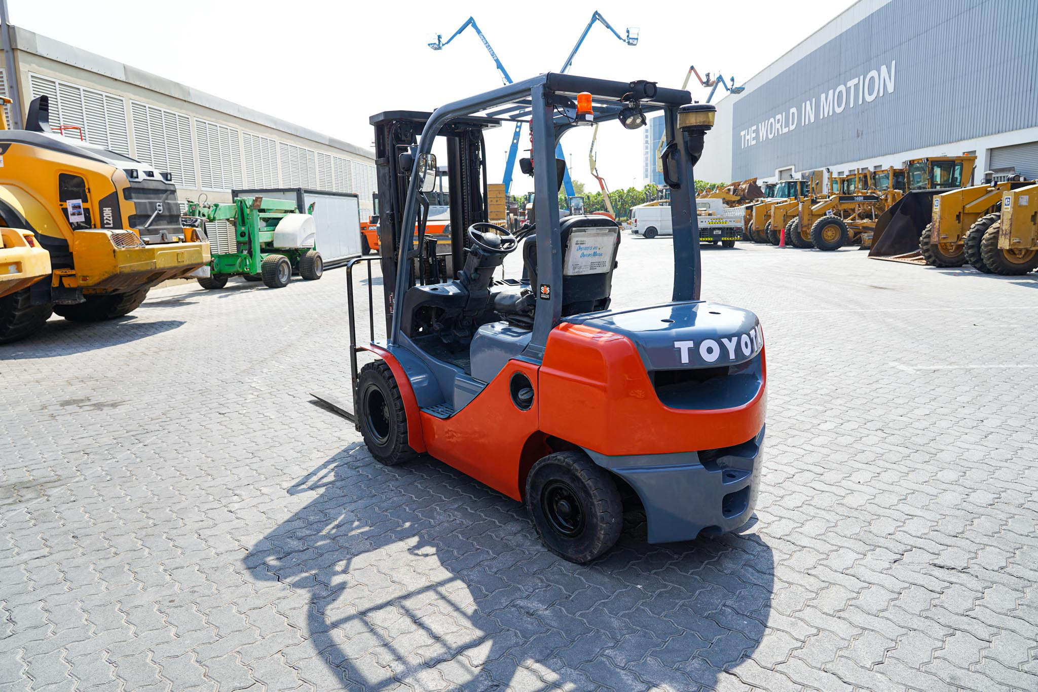 2018 Toyota 8FDU25 4500 lb Pneumatic Tire Forklift - Image 4