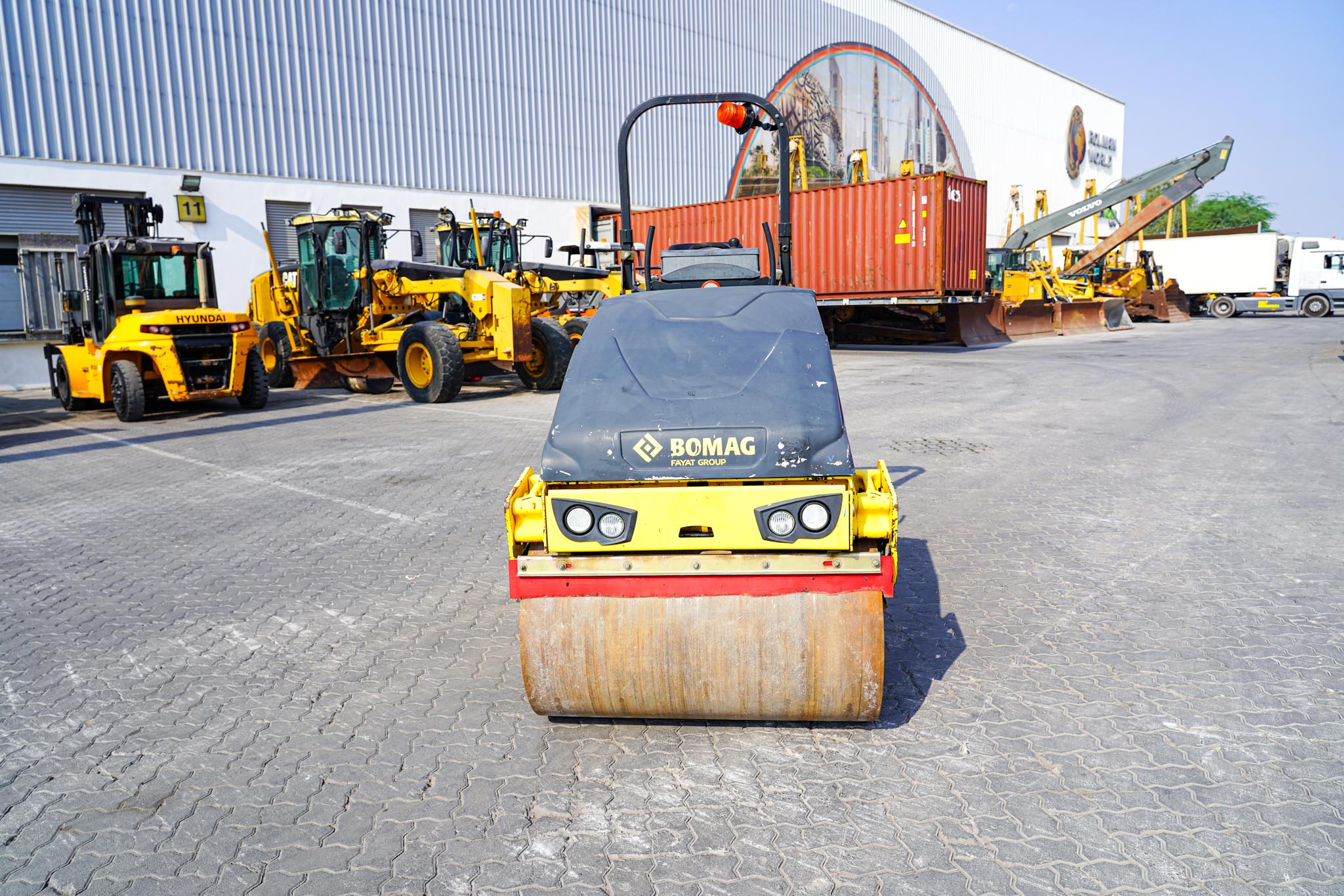 2017 BOMAG BW120SL-5 Tandem Roller - Image 3