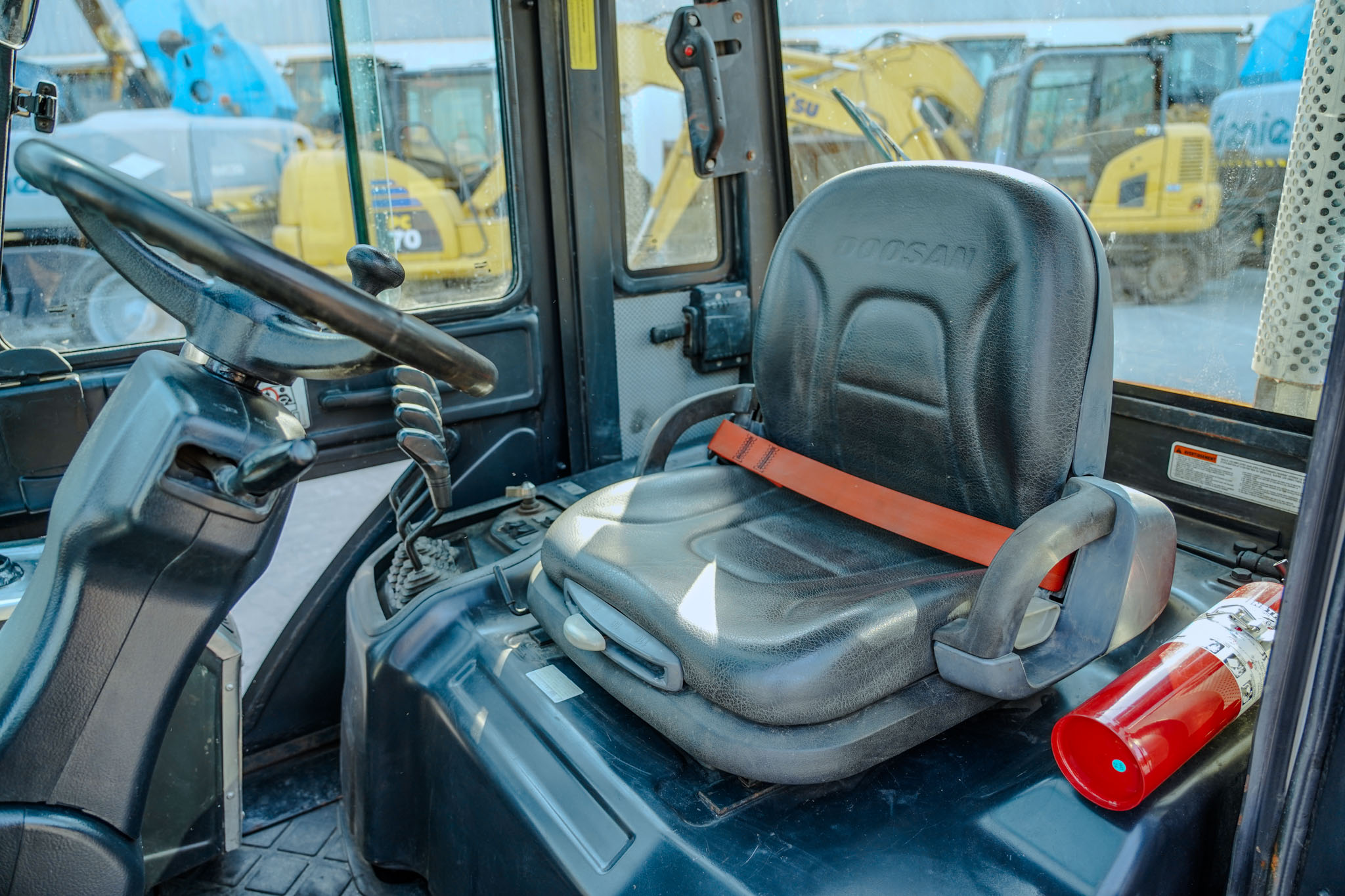 2020 DOOSAN D30S-7 5500 lb Pneumatic Tire Forklift - Image 10