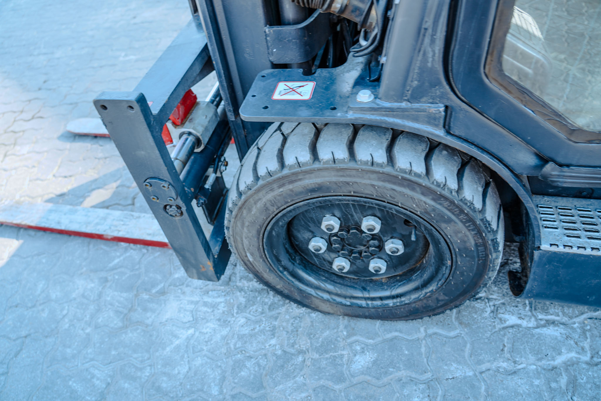 2020 DOOSAN D30S-7 5500 lb Pneumatic Tire Forklift - Image 13