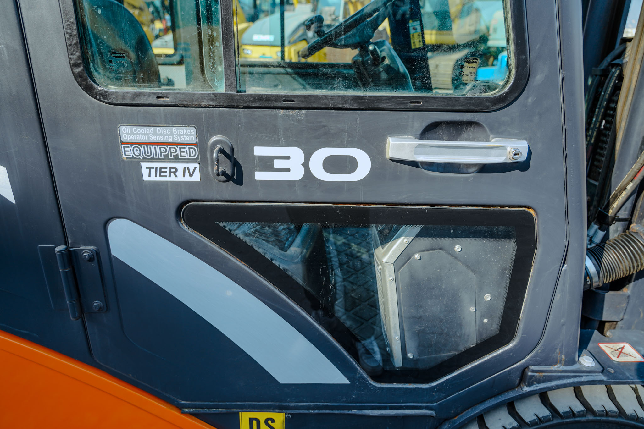 2020 DOOSAN D30S-7 5500 lb Pneumatic Tire Forklift - Image 19