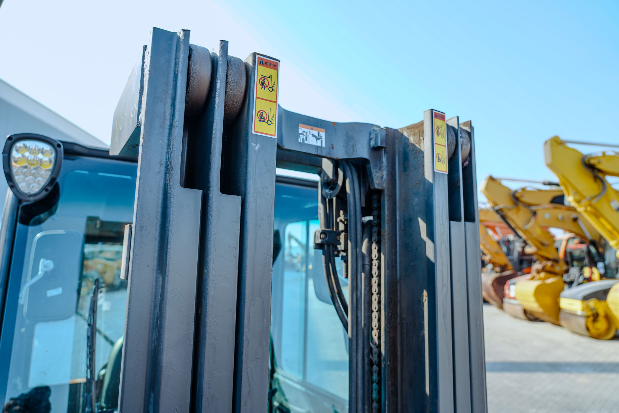 2020 DOOSAN D30S-7 5500 lb Pneumatic Tire Forklift - Image 25