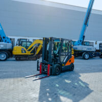 2020 DOOSAN D30S-7 5500 lb Pneumatic Tire Forklift - Image 3