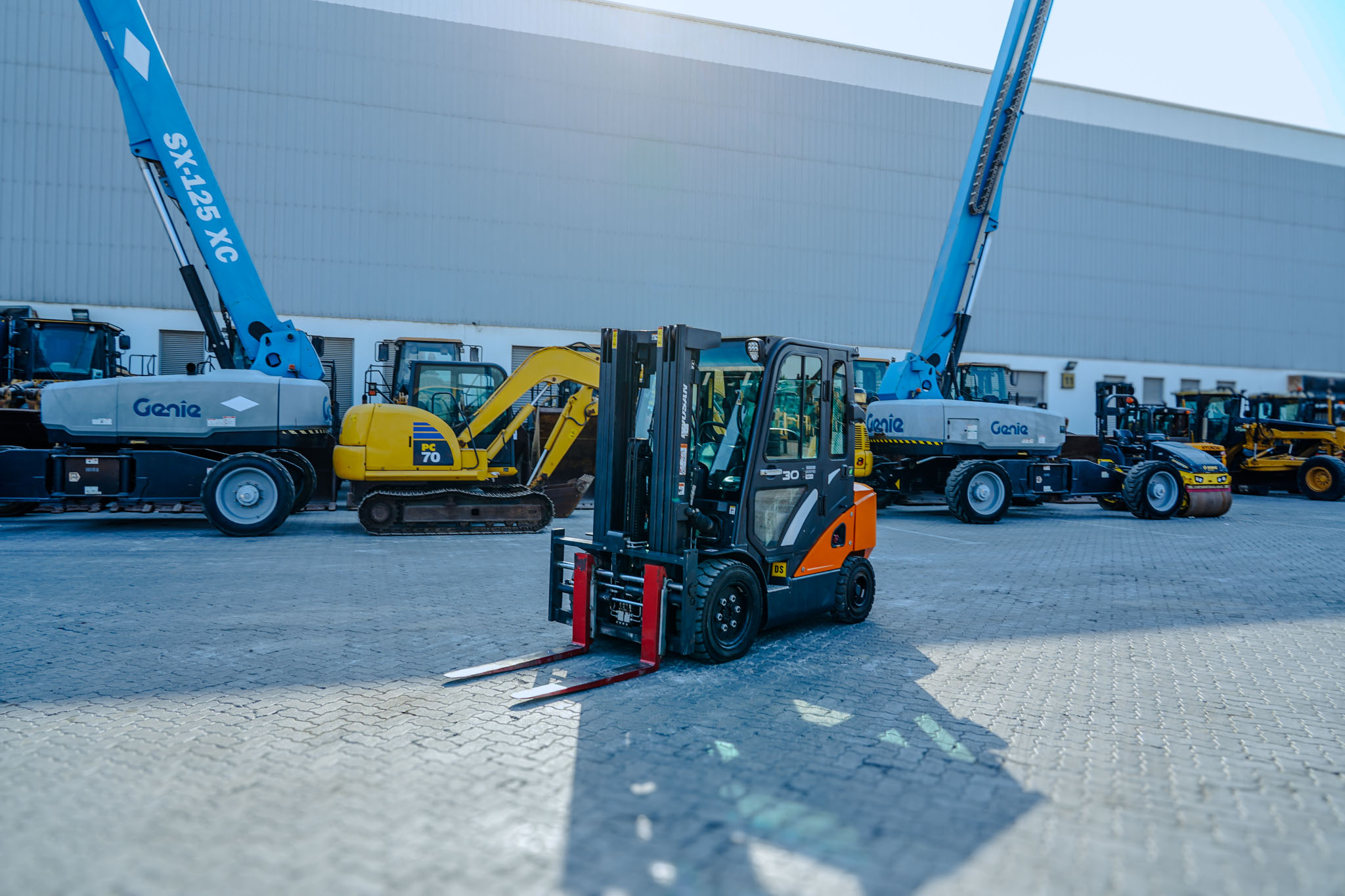 2020 DOOSAN D30S-7 5500 lb Pneumatic Tire Forklift - Image 3
