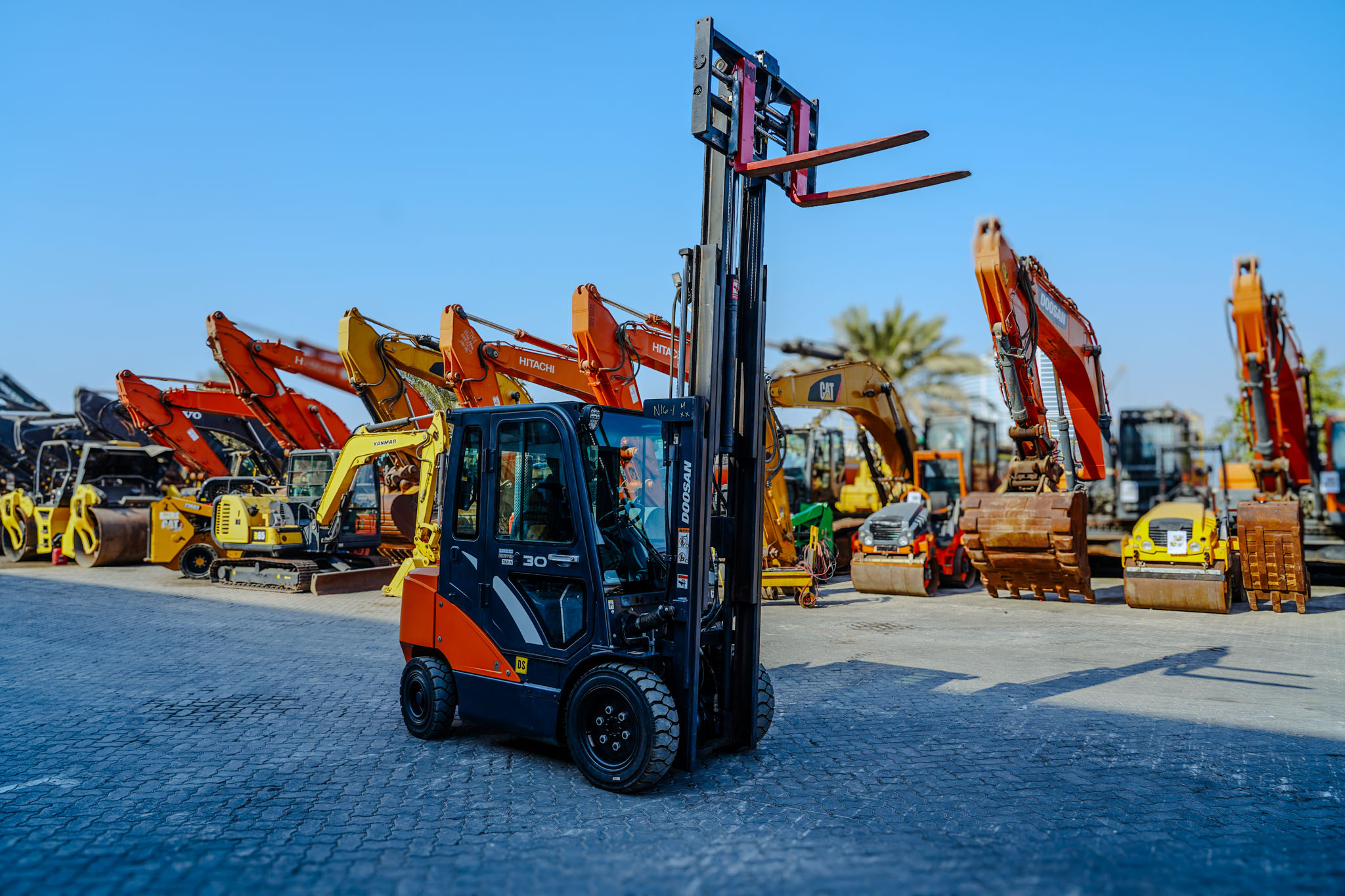 2020 DOOSAN D30S-7 5500 lb Pneumatic Tire Forklift - Image 8