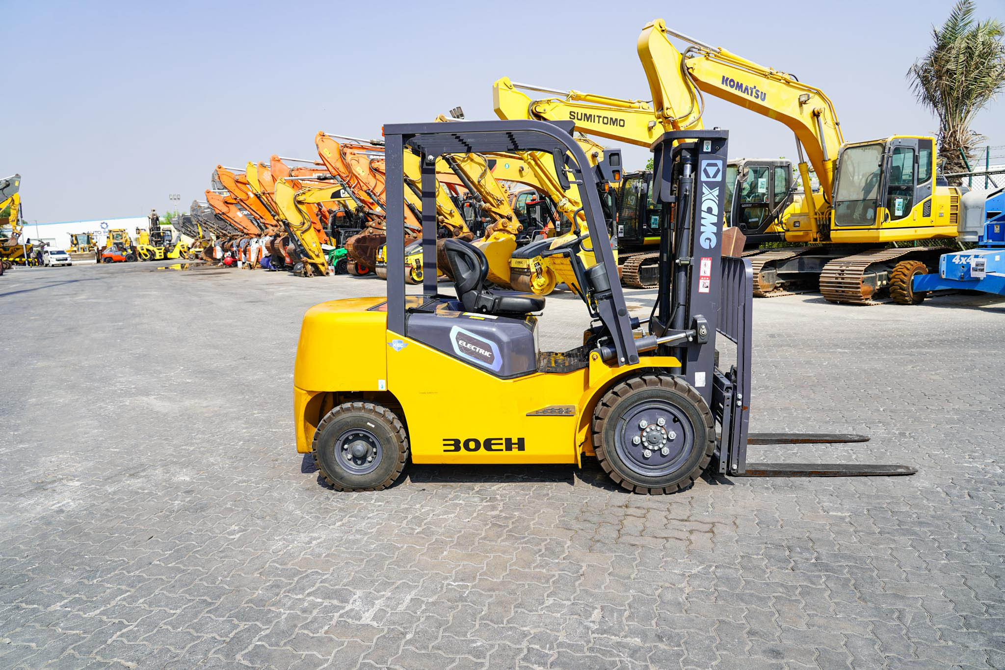 2022 XCMG XCB30 3000 kg Electric Forklift - Image 4