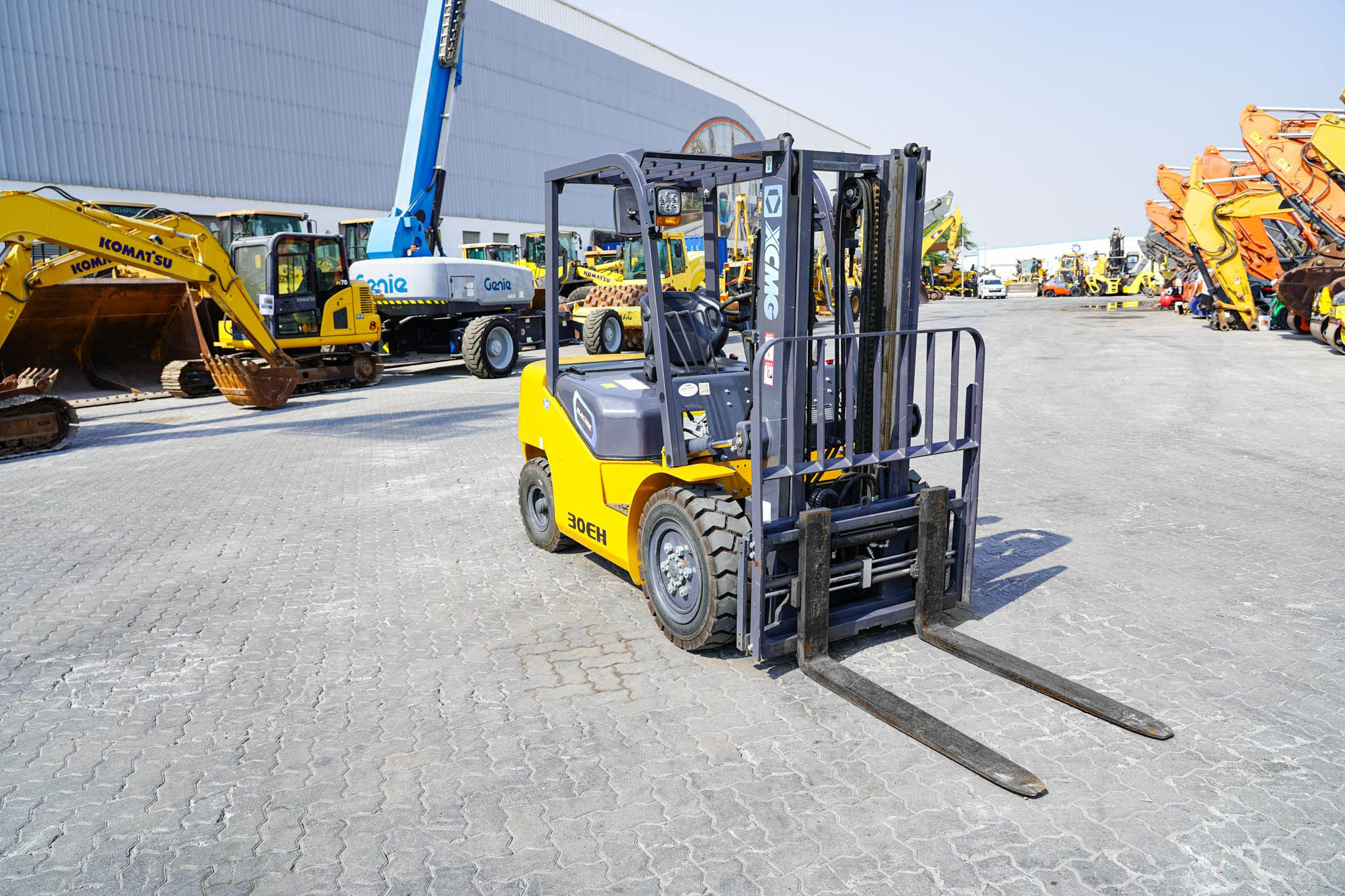 2022 XCMG XCB30 3000 kg Electric Forklift - Image 3